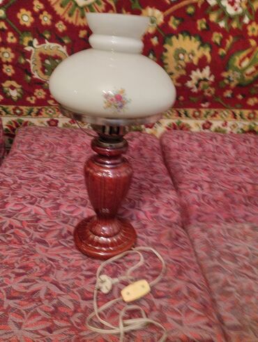 Настольная лампа СССР Основание сделано из керамики абажур из белого