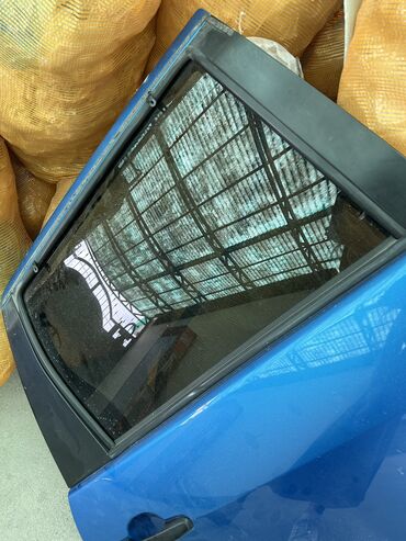бус кузов: Задняя правая дверь Toyota 2003 г., цвет - Синий,Оригинал