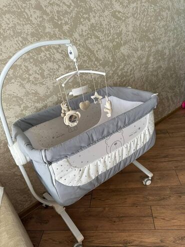 Gəzinti arabaları: MilCam firmasi beşik qiymeti 250man Happybabyden alinib,hal hazirda
