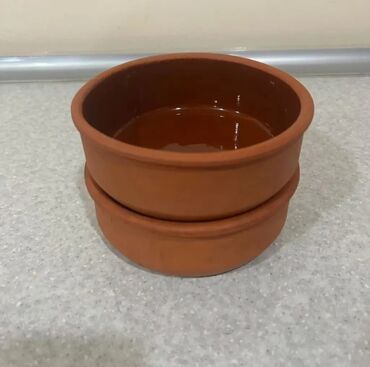 Digər dəstlər və servizlər: Saxsı qablar satılır.Pitiqabı,qatıqqabı,yeməkqabı,bakal.Çeşidlər — 8