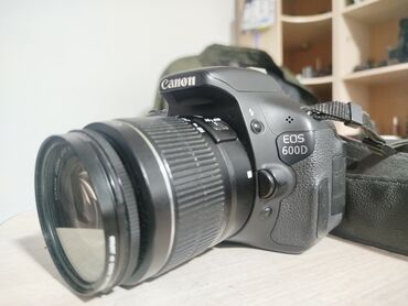 Техника и электроника: Продаю классный фотоаппарат кенон 600д очень хорошем состояние как