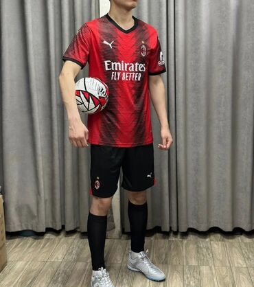 форма для леденцов на палочке: Игровая форма футбольного клуба AC Milan (домашний комплект). Состав