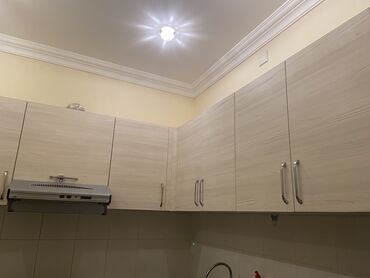 işlənmiş metbex mebelleri: Stoleshnikin uzunlugu 232+116 Yuxari 70hundurluyu 33derinliyi Ashagi