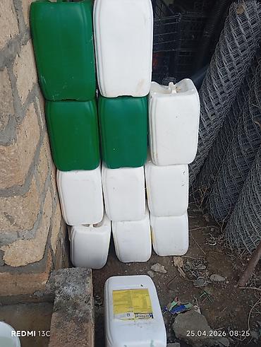 ucuz su çənləri: 1.70 Qəpikdən 140 Ədəd Plastik bidonlar – 20Litr, yaşıl və ağ rəngdə — 2
