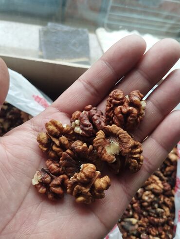 Сухофрукты, орехи, снеки: Греческие орехи из юга Кыргызстана готовые свеже почищены есть 8кг