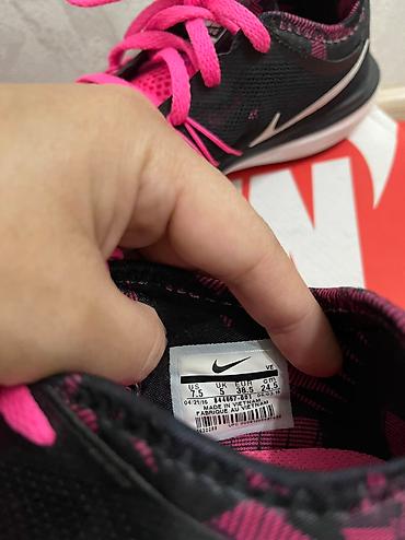 nike: Оригинал NIKE
Размер 38.5
Для бега — 2