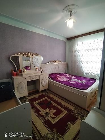 Qonaq otağı dəstləri: Mebel dəsti – klassik üslub Qonaq otağı: - Açıq krem rəngli vitrin — 4