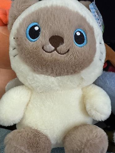 Игрушки: Мягкие игрушки — набор Описание: - Плюшевый котик-бродячка с багетом — 38