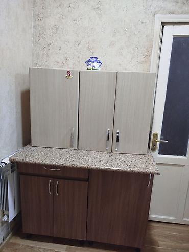Mətbəx mebeli: Mətbəx dolabı dəsti - Üst hissə: 3 qapılı asma dolab, açıq bej rəngli — 2