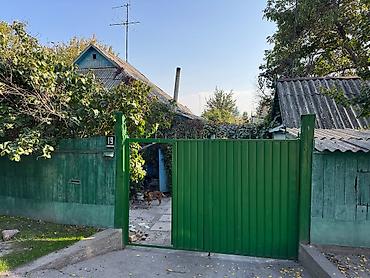 Дом с участком и садом - Отдельностоящий одноэтажный дом с двускатной