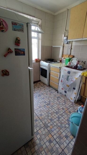 космо дом в Кыргызстан | Продажа домов: 3 комнаты, 58 м², 104 серия, 2 этаж, Старый ремонт, Центральное отопление