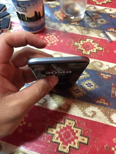 Apple iPhone: IPhone 8, Qara, Simsiz şarj — 2