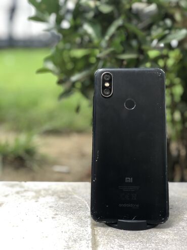 телефон fly f: Xiaomi Mi A2, 128 ГБ, цвет - Черный, 
 Кнопочный, Отпечаток пальца, Face ID
