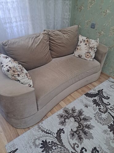 кухонный гарнитур бишкек бу: Divan, İşlənmiş, Açılmayan, Bazasız, Parça, Çatdırılma yoxdur