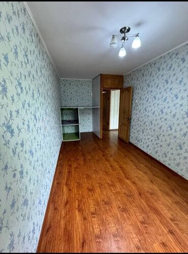 суточные квартиры в бишкеке дешево восток 5: 3 комнаты, 58 м², 104 серия, 2 этаж, Косметический ремонт