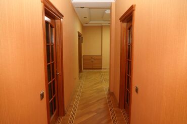 Mənzil kirayələyirəm: 3 otaqlı, 120 kv. m — 10