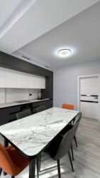 Продажа квартир: 2 комнаты, 79 м², 2 этаж — 11