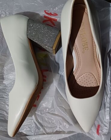 женская обувь новое: Туфли 37, цвет - Белый