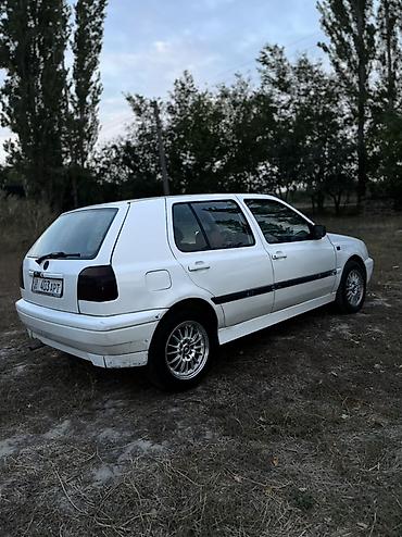 Volkswagen Golf: 1996 г., 1.6 л, Механика, Бензин, Хэтчбэк