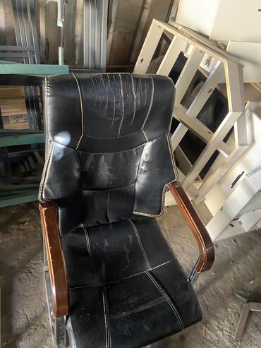 Игровые кресла: Игровое кресло, Б/у, Без колесиков, цвет - Черный, Экокожа — 12