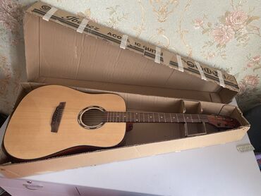 русско английский словарь: Акустическая гитара Ibanez в полноразмерном корпусе дредноут