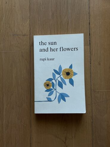 kuvar za bebe knjiga: Knjiga “the sun and her flowers”. Kupljena u inostranstvu, nova