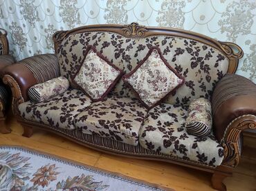 işlənmiş divan satılır: Divan, İşlənmiş, Açılmayan, Bazasız, Çatdırılma yoxdur