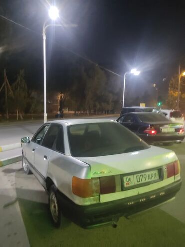 для кузовного ремонта: Audi 80: 1988 г., 1.8 л, Механика, Бензин, Седан