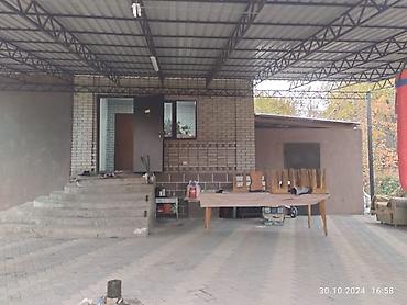 Үйлөр: Продаётся кирпичный дом с благоустроенным двором и просторной — 2