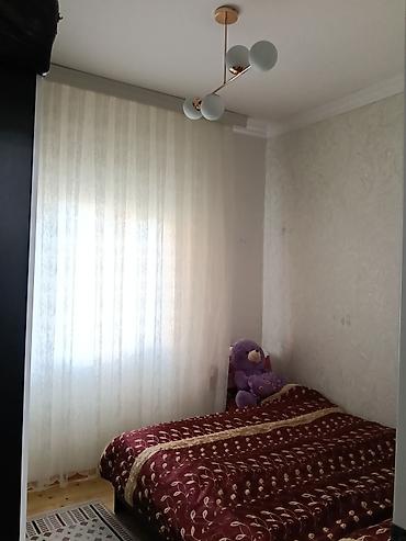 ev alqi satqisi kirayesi: 3 otaqlı həyət evi - Plan: qonaq otağı mətbəxlə birlikdə, 2 yataq — 4