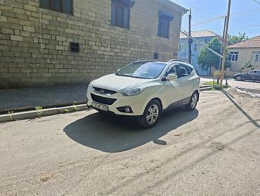 hyundai ıx35: Hyundai ix35, ağ rəng, 4WD (tam ötürücülü) krossover. Xüsusiyyətlər — 8