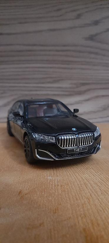 İncəsənət və kolleksiyalar: BMW 760li 1:24 Ölçü Səsli işıqlı modeli Hər yeri açılır — 1