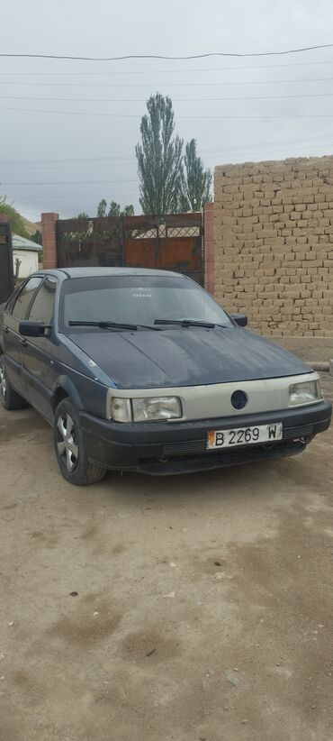 туфли на низком ходу: Volkswagen Passat: 1988 г., 1.8 л, Механика, Бензин, Седан