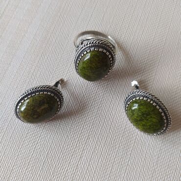 Zərgərlik dəstləri: Dəstə daxildir: Üzük, Sırğa -da lalafo.az — 12 Zərgərlik dəstləri: Dəstə daxildir: Üzük, Sırğa — 12