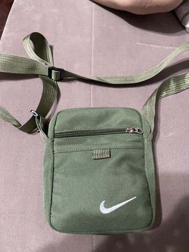 ветровка nike: Барсетка новая,не пользовался не разу