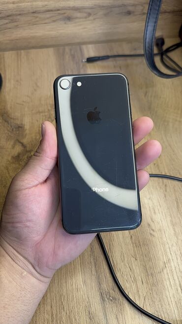 Apple iPhone: IPhone 8, Б/у, 64 ГБ, Защитное стекло, Чехол, 100 %