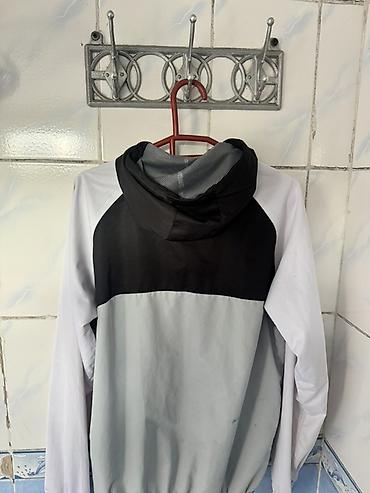 pull and: Ветровка Lacoste с капюшоном - Модель: мужская ветровка на молнии - — 2