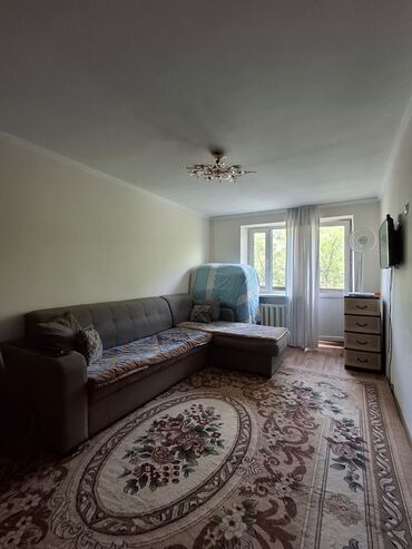 продам срочно 4 х комнатную квартиру: 1 бөлмө, 30 кв. м, Хрущевка, 4 кабат, Эски ремонт