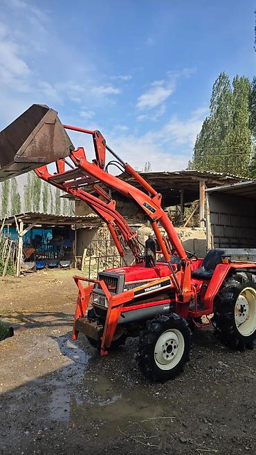 Компактный трактор Yanmar с фронтальным погрузчиком. Основные