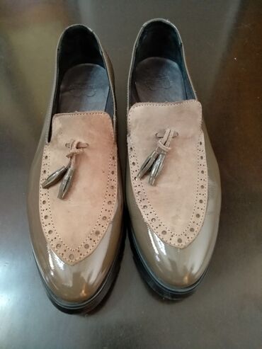 37 объявлений | lalafo.kg: Продаю туфли 40 размер (Европейский 41), б/у лаковые, верх кожаная