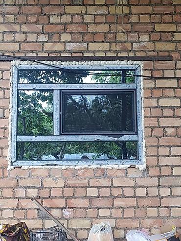 Алюминиевое окно с раздвижной створкой - Профиль: алюминиевый, тёмный