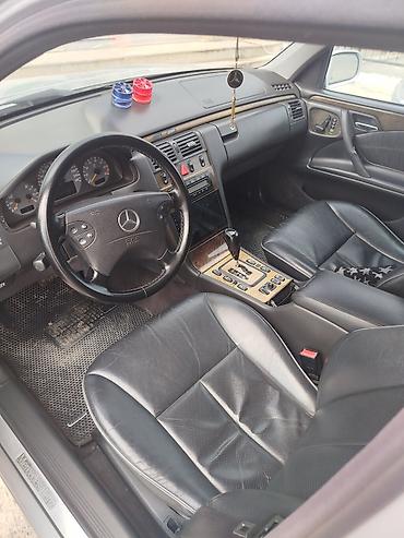 w210 panel: Mercedes-Benz E-Class (W210) sedan - Kuzov: gümüş rəng, 4 qapı — 5