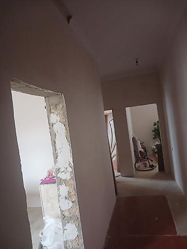 İcarəyə anbar və emalatxanalar: Təsvir: - Həyətdə yerləşən kiçik daş tikili (tövlə/ambar/ustaxana — 16