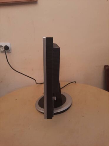 Monitori: LCD LG monitor za desktop racunar, kompjuter.
Ispravan.
Bez kablova — 9