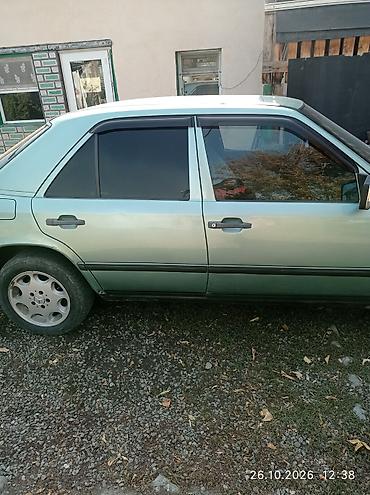 зеленый aston martin: Mercedes-Benz W124: 1987 г., 3 л, Механика, Дизель, Седан — 4