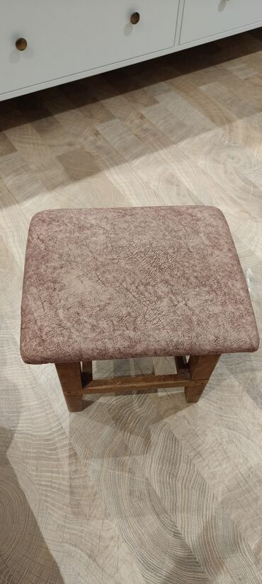 Taburetlər: Маленькие стулья,обивка мягкая.35*30*35