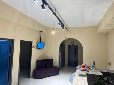 Digər kommersiya daşınmaz əmlakı: Neftçilər metrosunun yaxınlığında, ümumi sahəsi 174 kv/m olan, 4 — 8