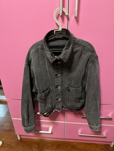 джинсы zara: Рваные джинсовый курточка Zara,в хорошем состоянии,на 11-12лет(152см)
