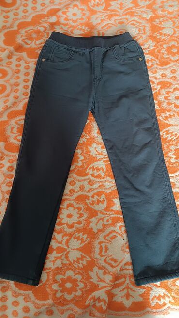 женские джинсы левайс: Джинсы и брюки, цвет - Синий, Б/у
