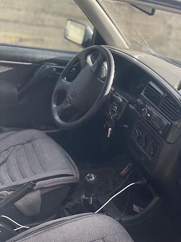 салон машины: Volkswagen Vento: 1993 г., 1.8 л, Механика, Бензин, Седан — 2
